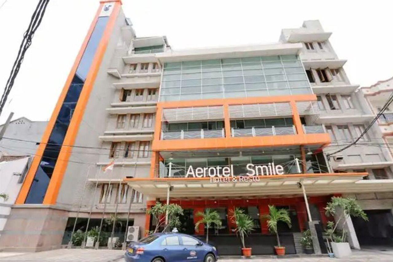 Aerotel Smile Losari Макасар Экстерьер фото